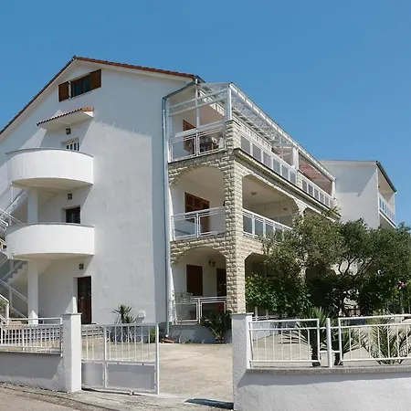 Charming Modern Stay In Biograd アパート ビオグラード・ナ・モル
